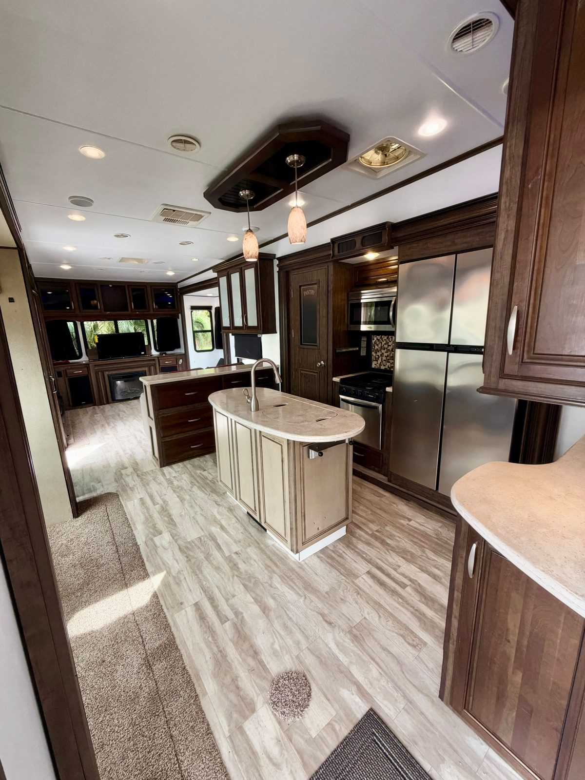 2016 Grand Design Solitude foto 5