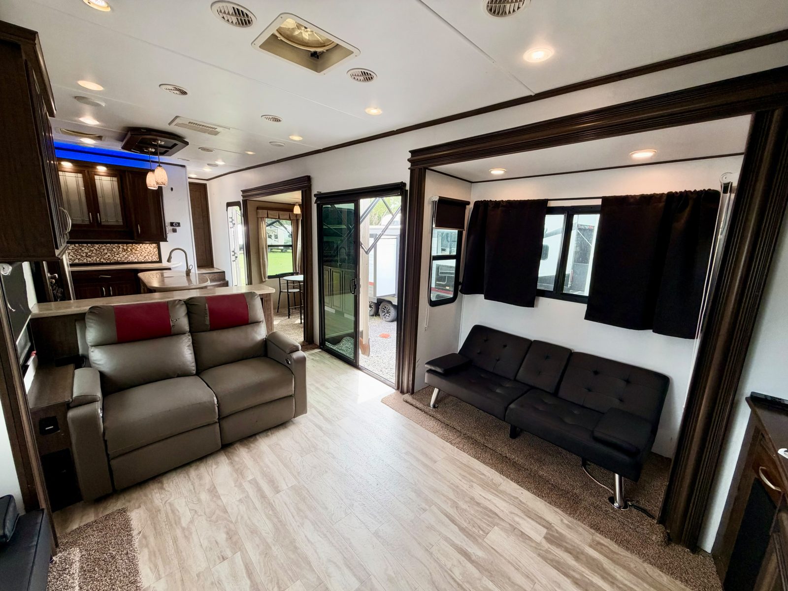 2016 Grand Design Solitude foto 9