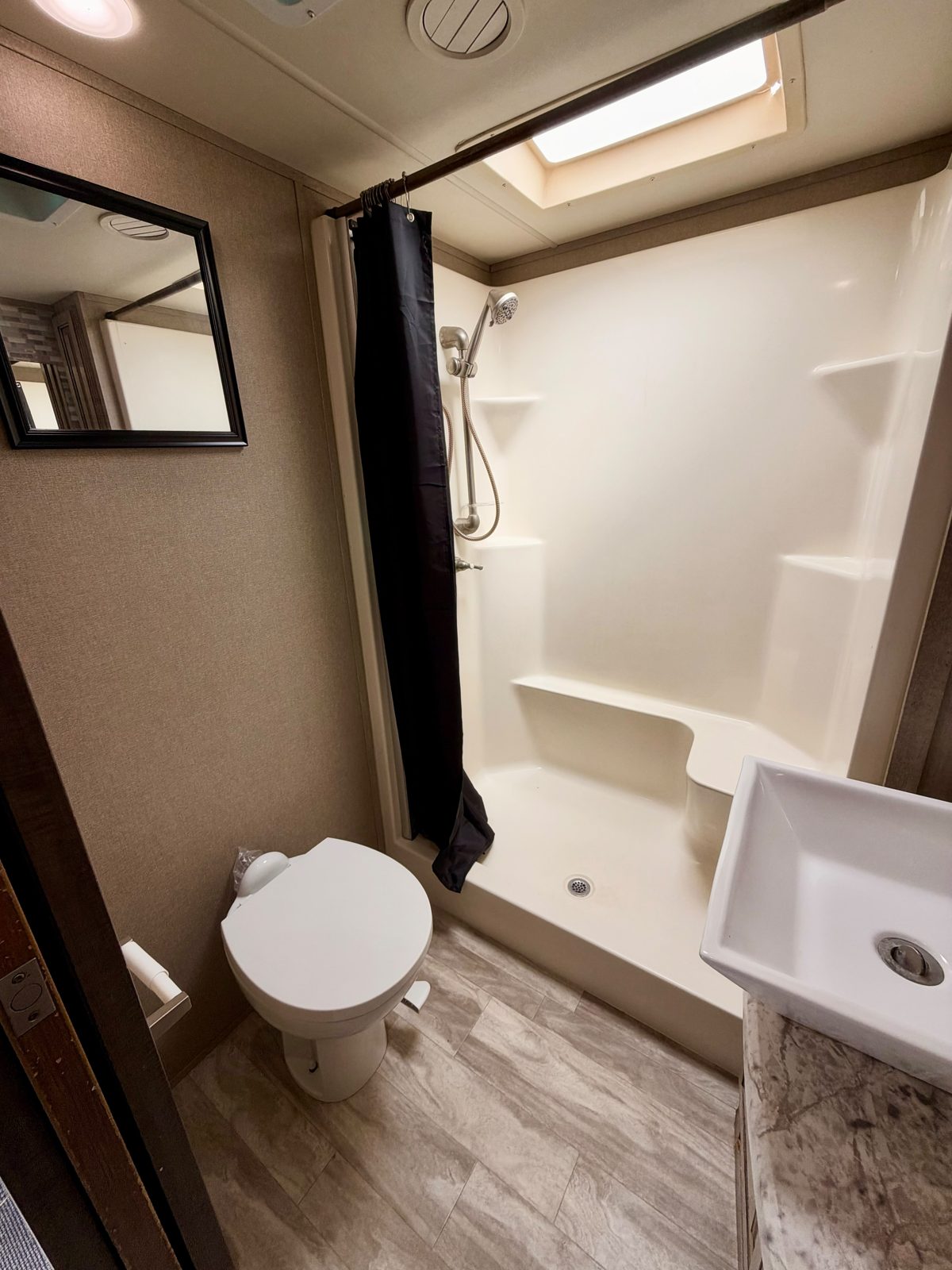 2016 Grand Design Solitude foto 14