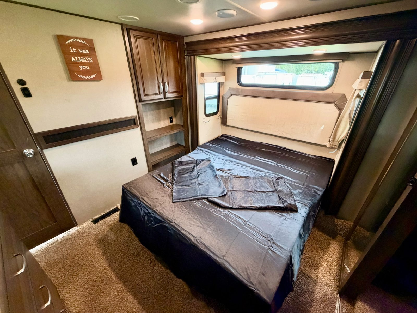 2016 Grand Design Solitude foto 16