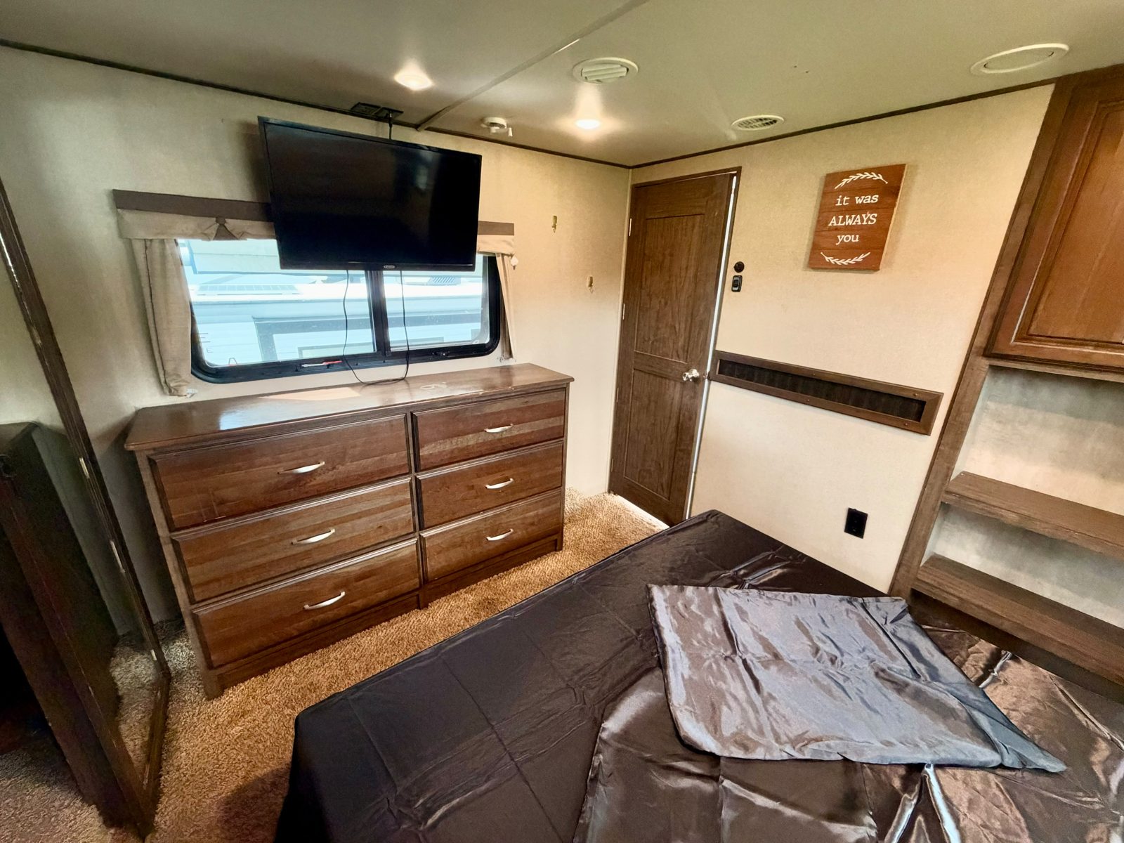 2016 Grand Design Solitude foto 17