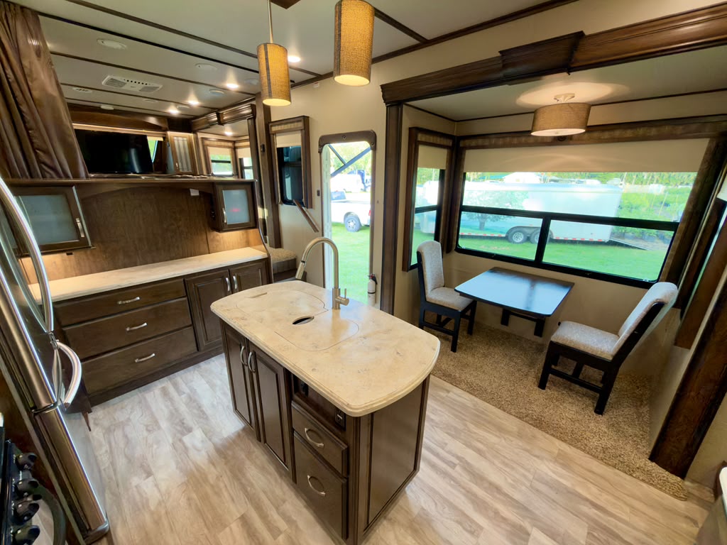 2018 Grand Design Solitude 374TH Toy Hauler foto 8