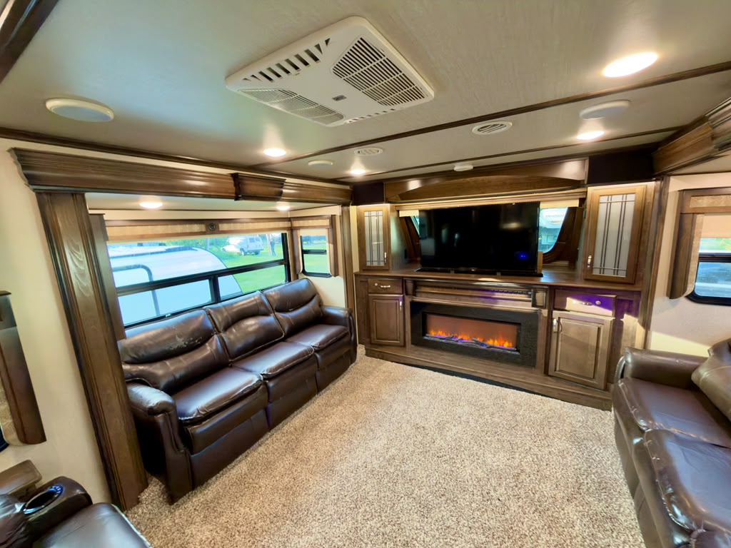 2018 Grand Design Solitude 374TH Toy Hauler foto 10