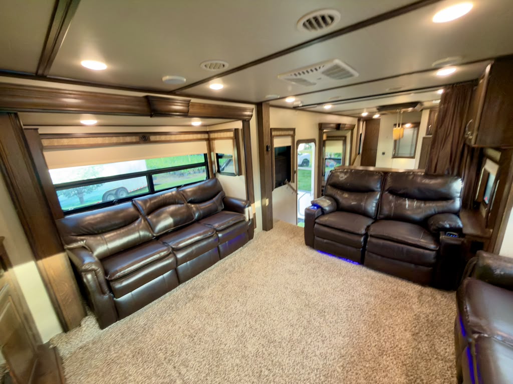 2018 Grand Design Solitude 374TH Toy Hauler foto 11