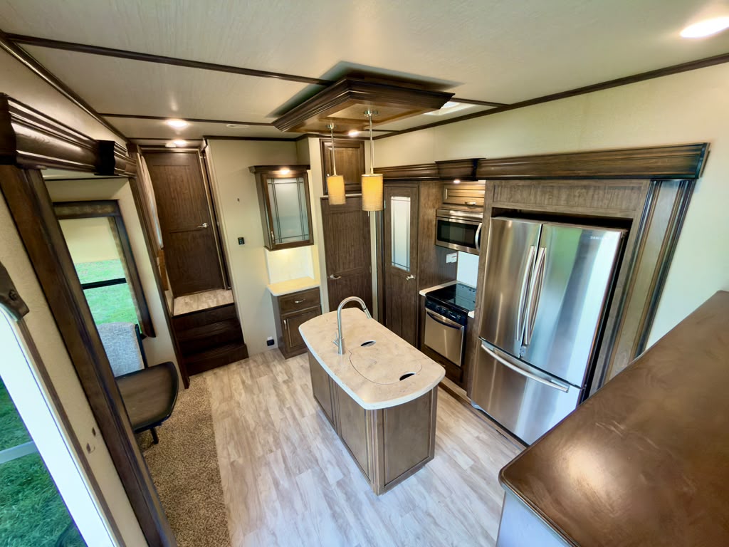 2018 Grand Design Solitude 374TH Toy Hauler foto 13