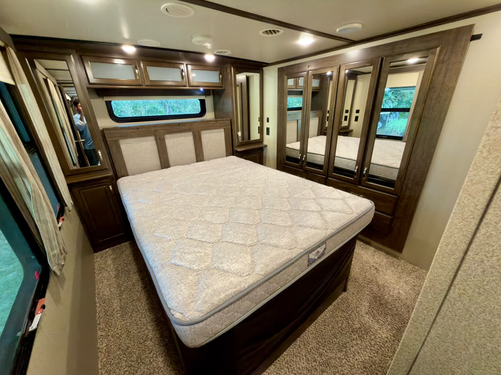 2018 Grand Design Solitude 374TH Toy Hauler foto 16